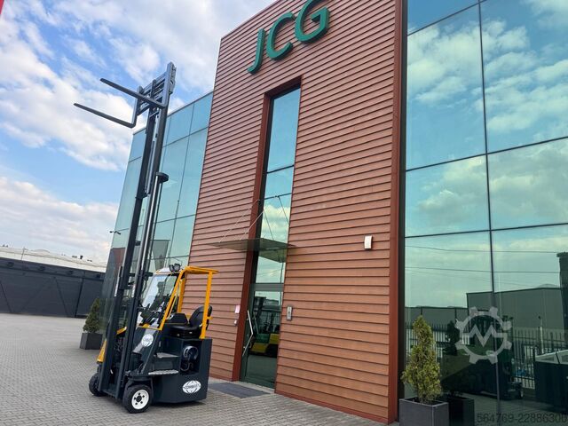 Carrello elevatore a 4 direzioni Combilift CB3000/LPG /2016 year/ Perfect condition