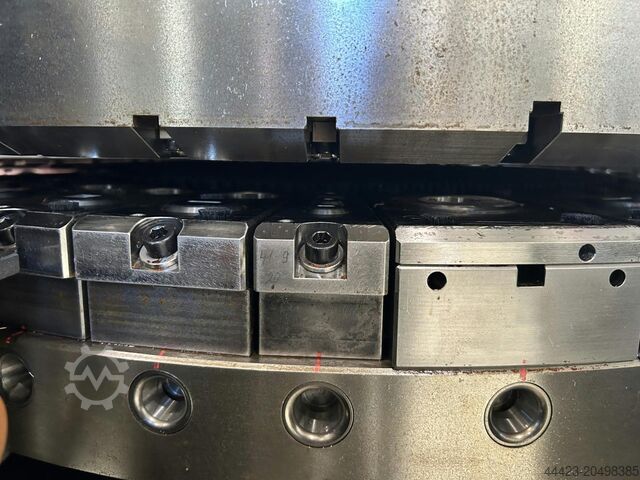 Poinçonneuse Amada EMK 3612 M2