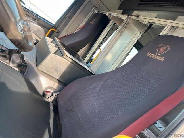 Kamion sa ravnom platformom SCANIA P320 CB 4x4 Doka AHK Klima 9-Sitze Aut. Stdhz.