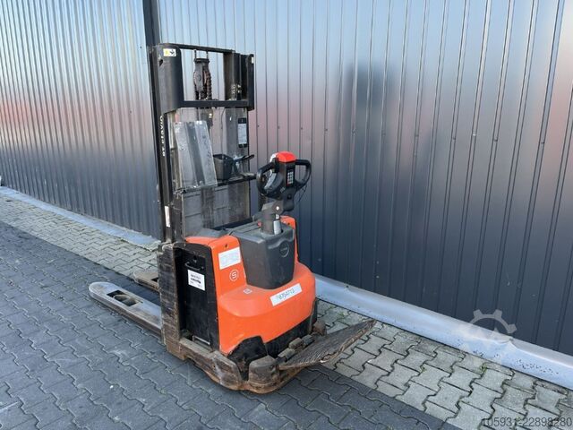Stand-on stacker BT SWE120