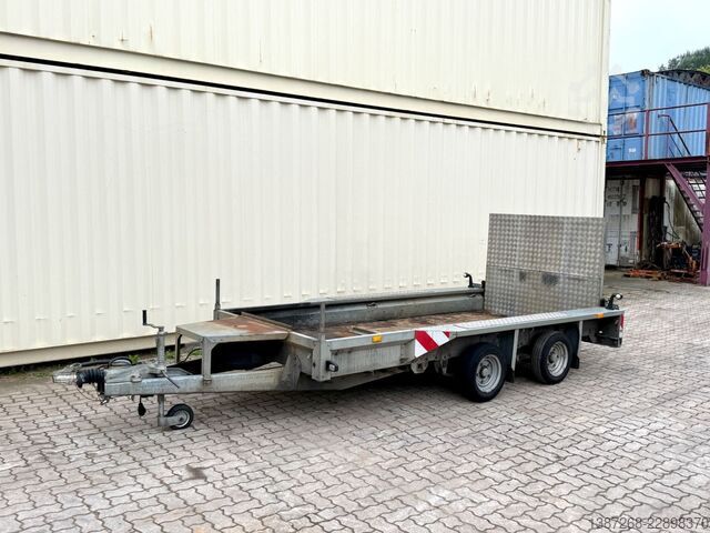 Lågbyggd trailer IFOR WILLIAMS Baumaschinenanhänger mit Rampen / 3.500 KG