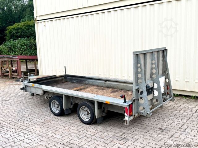 Lågbyggd trailer IFOR WILLIAMS Baumaschinenanhänger mit Rampen / 3.500 KG