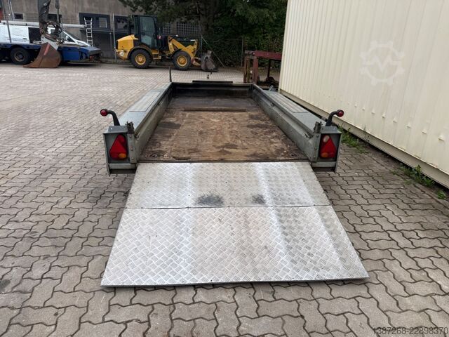 Lågbyggd trailer IFOR WILLIAMS Baumaschinenanhänger mit Rampen / 3.500 KG