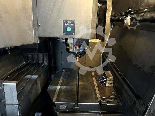 κατακόρυφο κέντρο κατεργασίας Hwacheon VESTA-610D