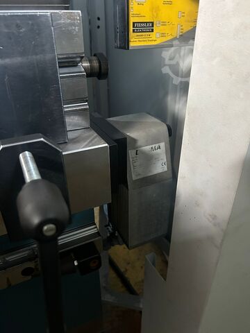 Ohraňovací lis Durma AD-S 40400