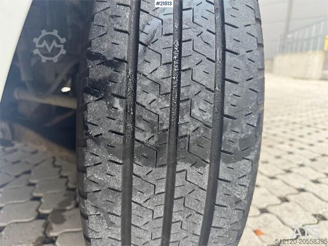 Yüksek tavanlı istasyon vagonu Ford Transit 4x2 Van with 2 Sets of Tires