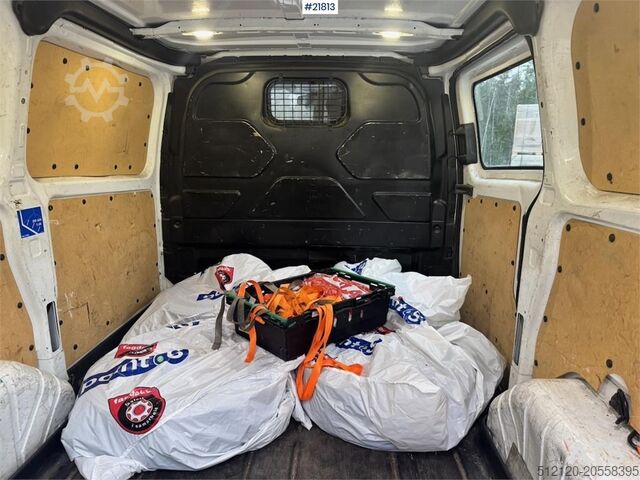 Yüksek tavanlı istasyon vagonu Ford Transit 4x2 Van with 2 Sets of Tires