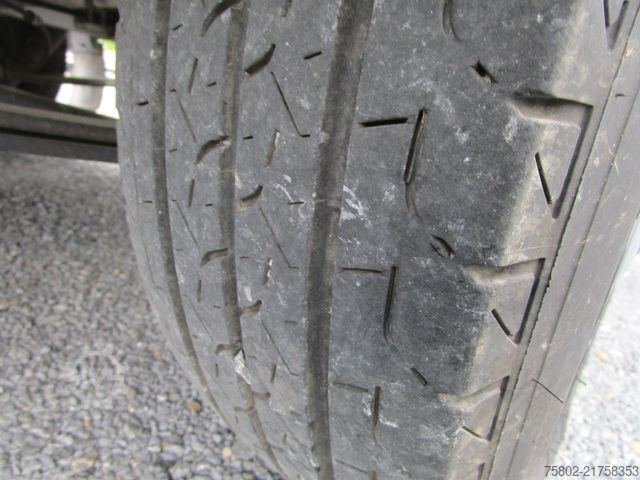 Skåpbil PEUGEOT Boxer 2,2L 165PS *MAXI+LBW+KLIMA+3-Sitze+4,27m*