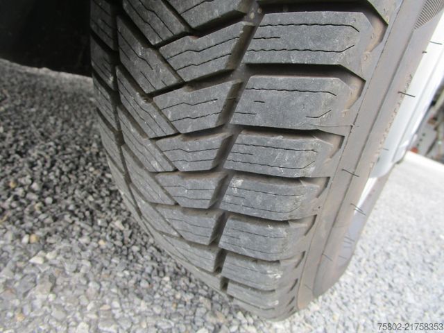 Skåpbil PEUGEOT Boxer 2,2L 165PS *MAXI+LBW+KLIMA+3-Sitze+4,27m*