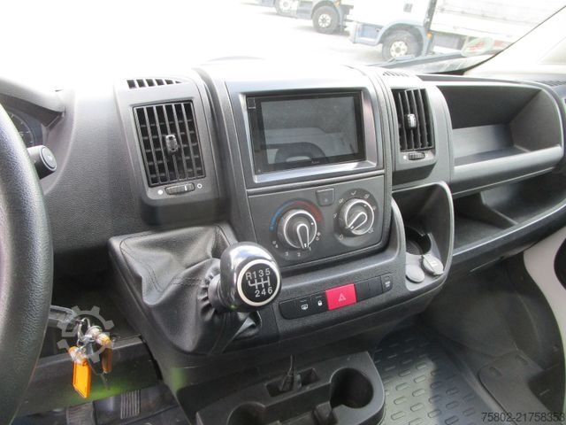 Skåpbil PEUGEOT Boxer 2,2L 165PS *MAXI+LBW+KLIMA+3-Sitze+4,27m*