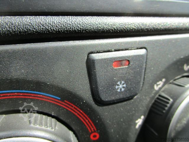 Skåpbil PEUGEOT Boxer 2,2L 165PS *MAXI+LBW+KLIMA+3-Sitze+4,27m*