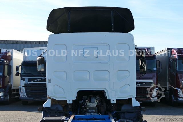 LKW-Fahrgestell RENAULT MIDLUM 220 Fahrgestell alte Tacho