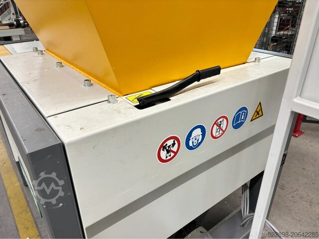 четвороосовни дробилица Untha RS 30