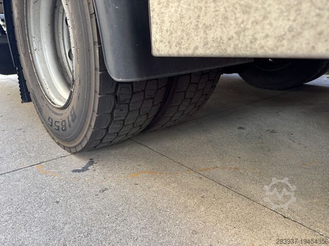 Billenőplatós teherautó Iveco 120e190P