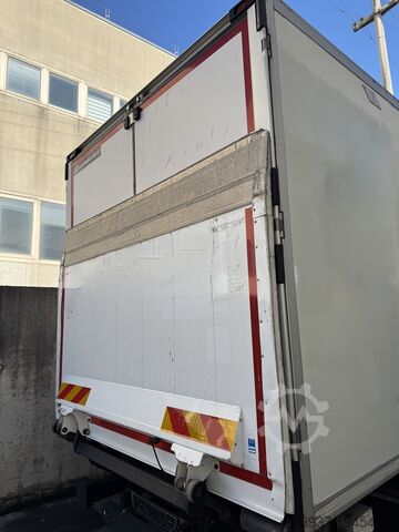 Billenőplatós teherautó Iveco 120e190P