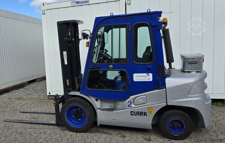 4-wiel heftruck CLARK GTS 30
