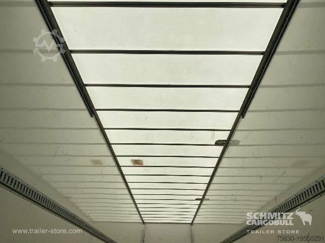 Box-semitrailer Fruehauf Semitrailer Dryfreight Standard Porte relevante