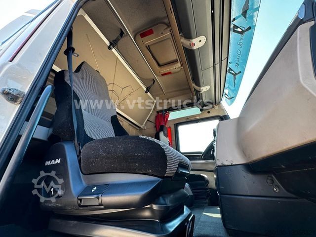 Standard tractor unit MAN TGX 26.500 6x2 Lenkachse Euro6