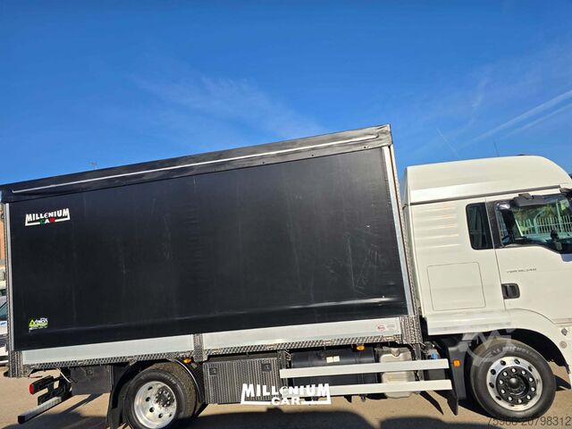 Flatbed truck with tarp MAN TGM 18-340 CENTINATO 5,60 EURO 6