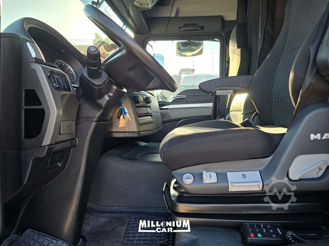 Flatbed truck with tarp MAN TGM 18-340 CENTINATO 5,60 EURO 6