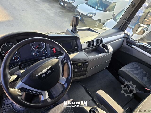 Flatbed truck with tarp MAN TGM 18-340 CENTINATO 5,60 EURO 6