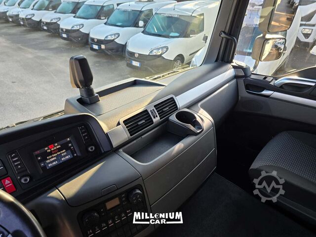 Flatbed truck with tarp MAN TGM 18-340 CENTINATO 5,60 EURO 6