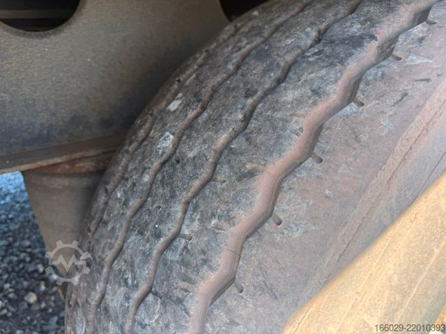 Nyitott ponyvás félpótkocsi KRONE Coil Liner Schiebeplane