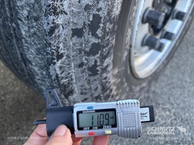 Køletrailer Schmitz Cargobull Semitrailer Reefer Standard divu klāju