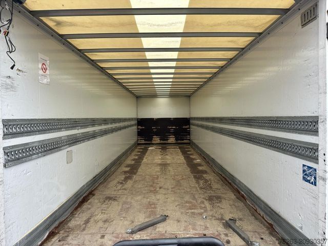 Vrachtwagen met bakwagen IVECO Koffer 8,80 m