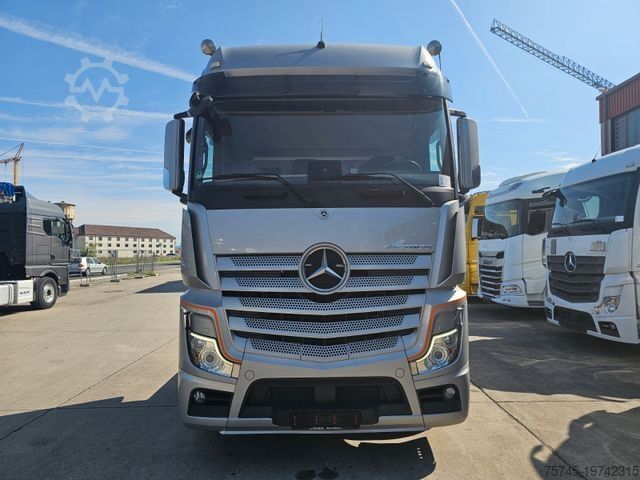 Camião de materiais perigosos MERCEDES-BENZ ACTROS 1846 * 2X NEBENANT. * ADR * ACC * 2X VORH