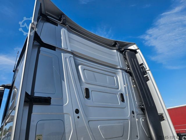 Camião de materiais perigosos MERCEDES-BENZ ACTROS 1846 * 2X NEBENANT. * ADR * ACC * 2X VORH