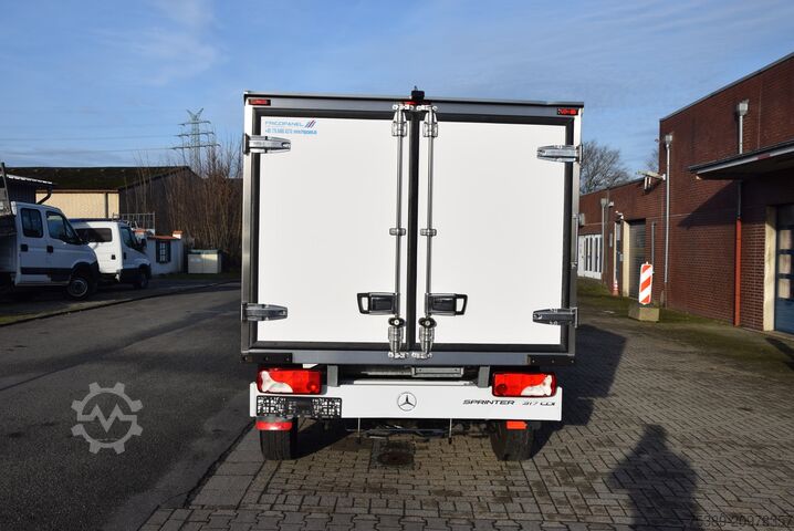 Véhicule utilitaire Mercedes-Benz Sprinter  317 Tiefkühkoffer -20 Stand Fahrk Navi
