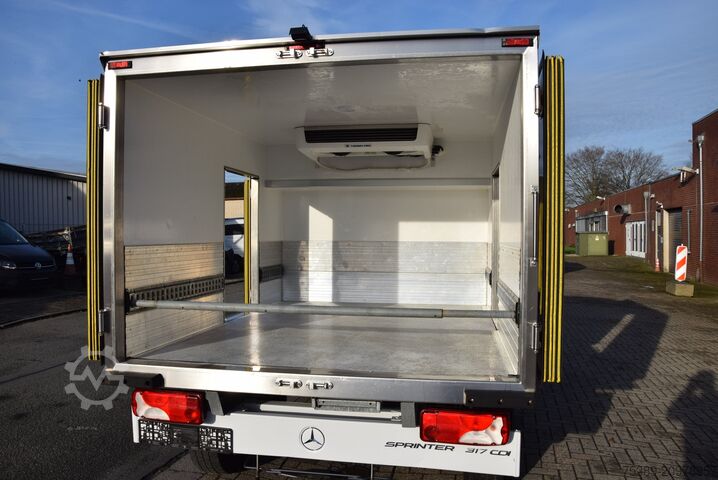 Véhicule utilitaire Mercedes-Benz Sprinter  317 Tiefkühkoffer -20 Stand Fahrk Navi