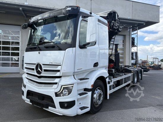 Camion benne MERCEDES-BENZ ACTROS 2551 6X2, PALFINGER-ABROLLKIPPER MIT SCHROTTKRAN,  LENK-LIFTACHSE, EURO 6