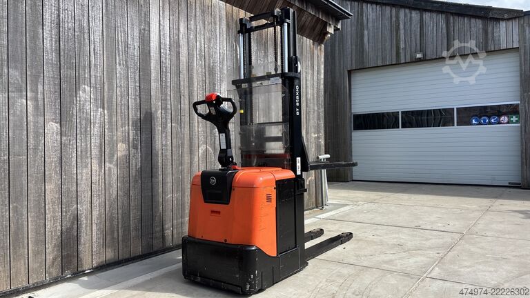 Empilhador manual BT SPE 160