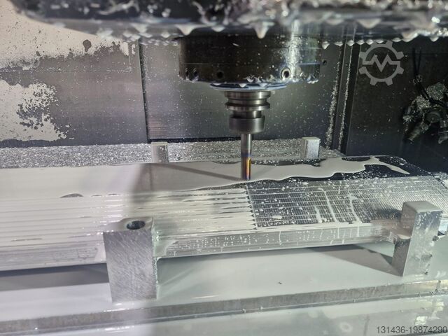 Centru de prelucrare verticală Mori Seiki VS10000