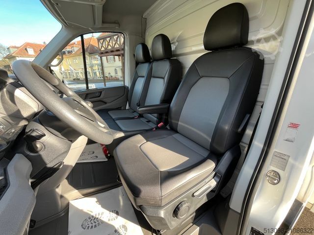 Vrachtwagen met bakwagen VOLKSWAGEN CRAFTER KOFFER MIT PORTALTÜREN KAMERA KLIMA NAVI