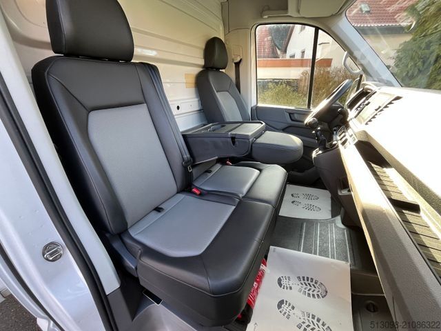 Vrachtwagen met bakwagen VOLKSWAGEN CRAFTER KOFFER MIT PORTALTÜREN KAMERA KLIMA NAVI
