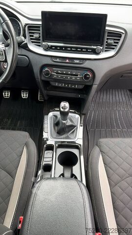 Minibüs KIA ProCeed GT-Line