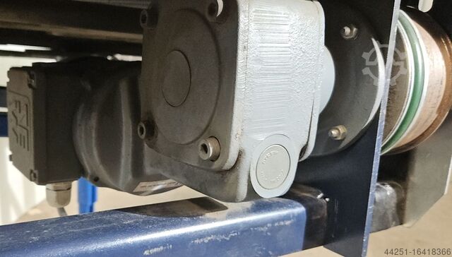 Transportador de curva de rolos com acionamento Schulz