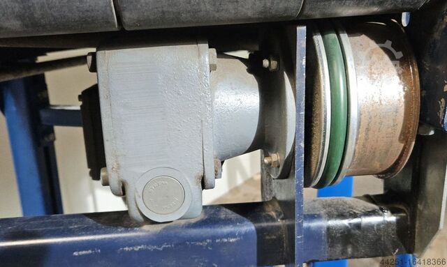 Transportador de curva de rolos com acionamento Schulz