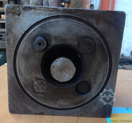 Viervoudige stalen houder (5168) Stahlhoehe 60 mm 190 x 185 mm