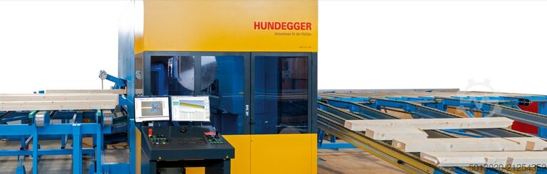 Genomgående bearbetningscenter Hundegger Lohnfertigung im Holzbereich