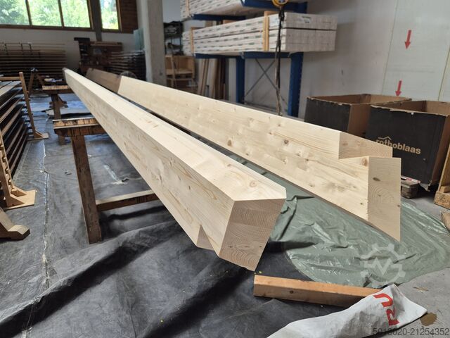 Genomgående bearbetningscenter Hundegger Lohnfertigung im Holzbereich