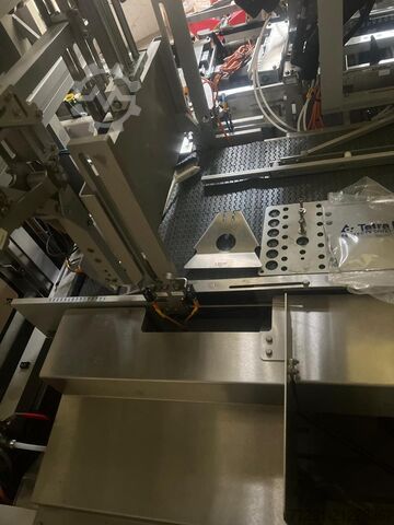 Drankenmachine TETRA PAK CARDBOARD PACKER CBP 32 V600 NEW CONDITION, FOR MULTI FORMATS