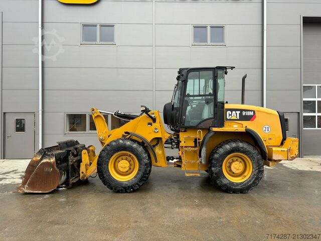 Loader Caterpillar 918M