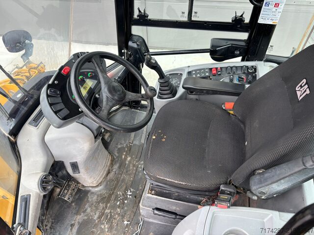Loader Caterpillar 918M