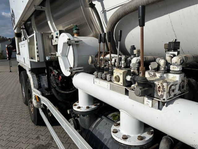 Φορτηγό δεξαμενή κενού MERCEDES-BENZ Actros 4141 K / 8x4 / KOKS Kombi