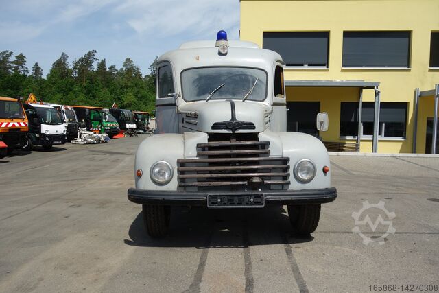 Brandweer/Ambulance Ford Ford FK 3500 V8 mit H-Kennzeichen Oldtimer ehemaliger Krankenwagen
