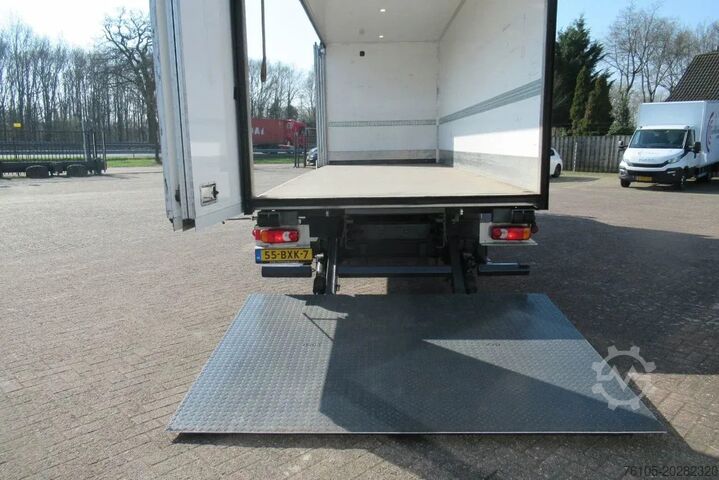 Koffer Volvo FL 250 Bakwagen + 6 deuren + Laadklep 2000 kg